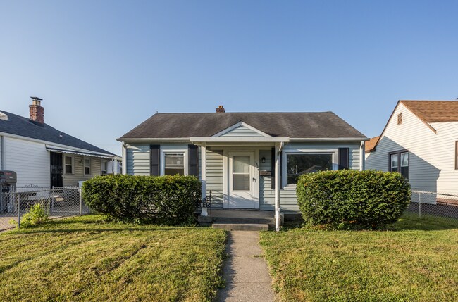 Building Photo - 1825 E Legrande Ave