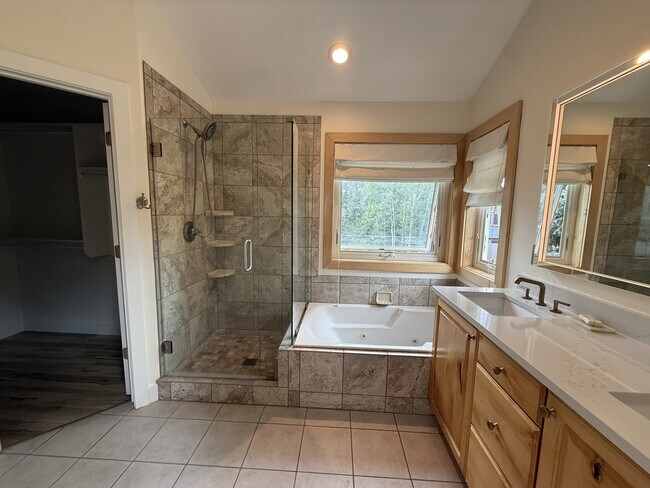 Building Photo - 7439 Brook Hollow Loop Rd