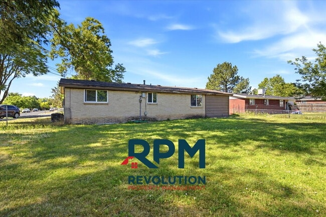 Building Photo - Stunning 3 Bedroom House near Hill Air Force Base!