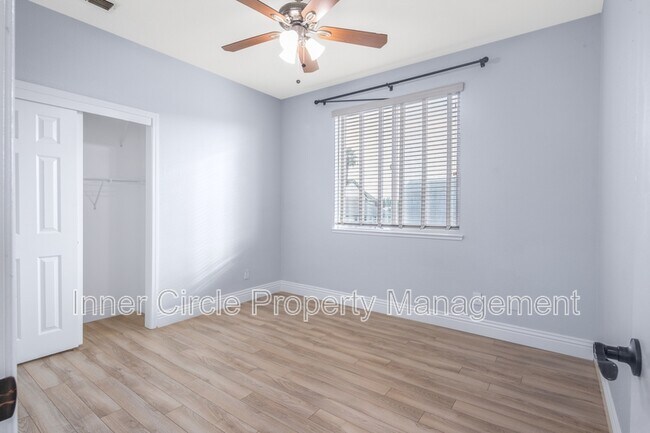 Building Photo - 812 Shasta Daisy Dr