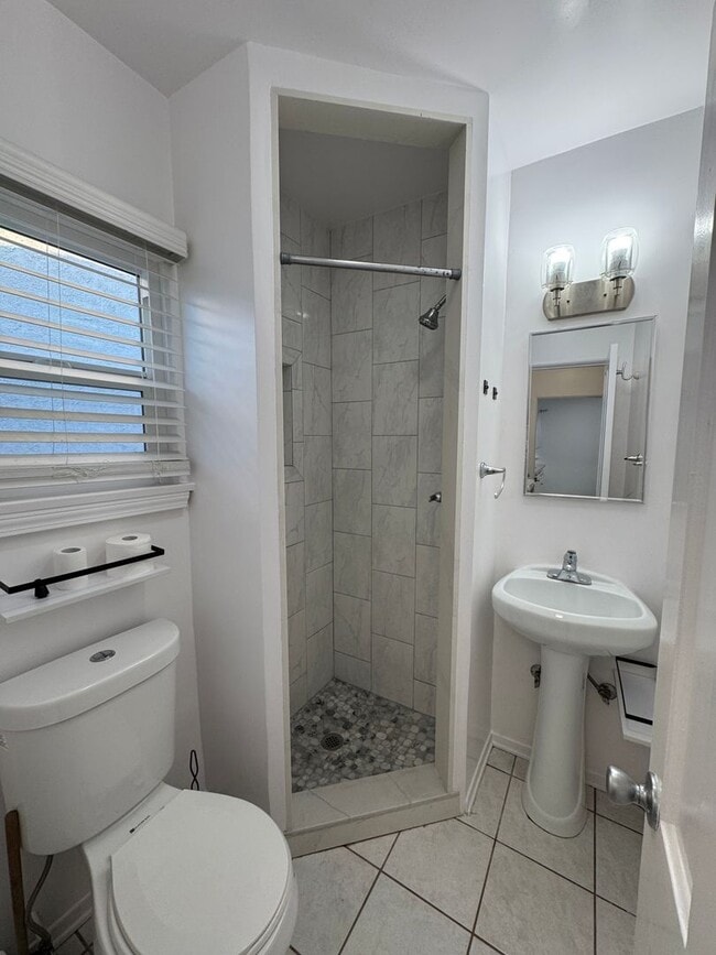Building Photo - 3bd 2ba House