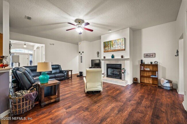 Building Photo - 86198 Meadowwood Dr