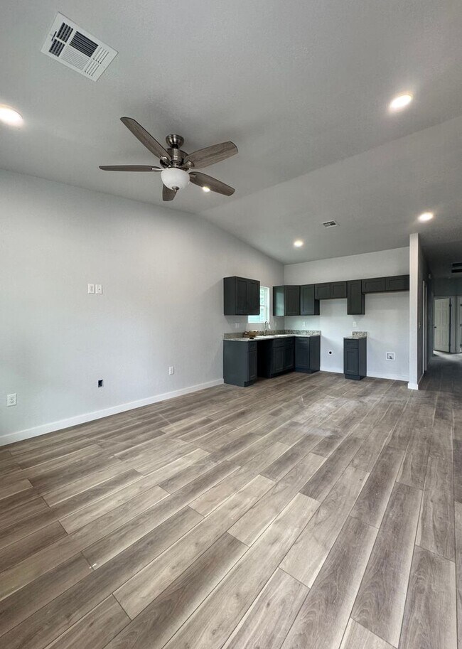 Building Photo - 6308 N Boulder Ave