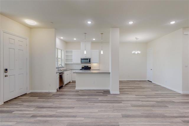 Building Photo - 16124 Doe Lk Dr