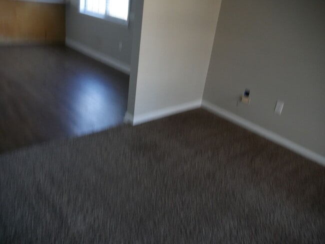 Building Photo - Three bedroom!