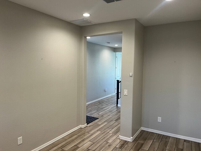 Building Photo - 17430 N 184th Ln