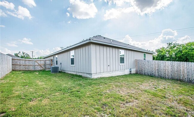Building Photo - Cozy Duplex Home in Temple!
