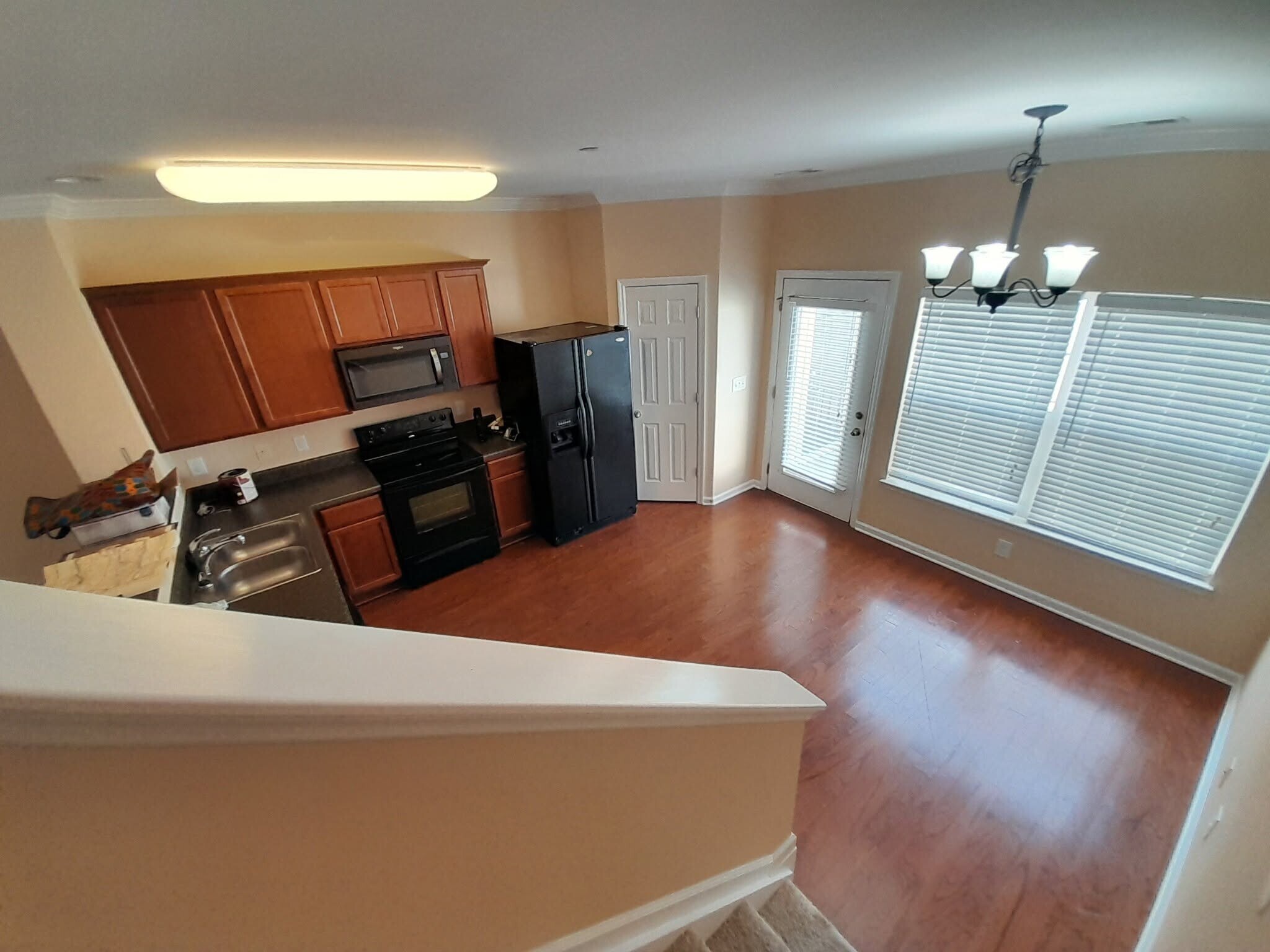 Building Photo - 2021 Hemlock Dr