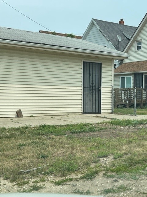 Building Photo - 724 Spencer St