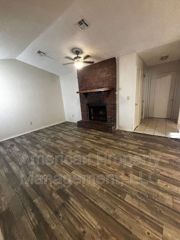 Building Photo - 1808 W 58th St