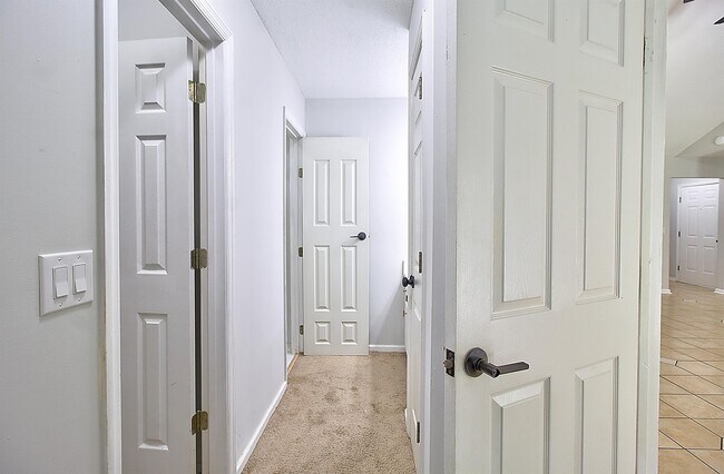 Building Photo - 815 Sagewood Dr