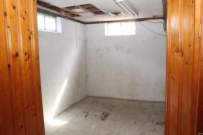 Building Photo - 2100 E Gum St