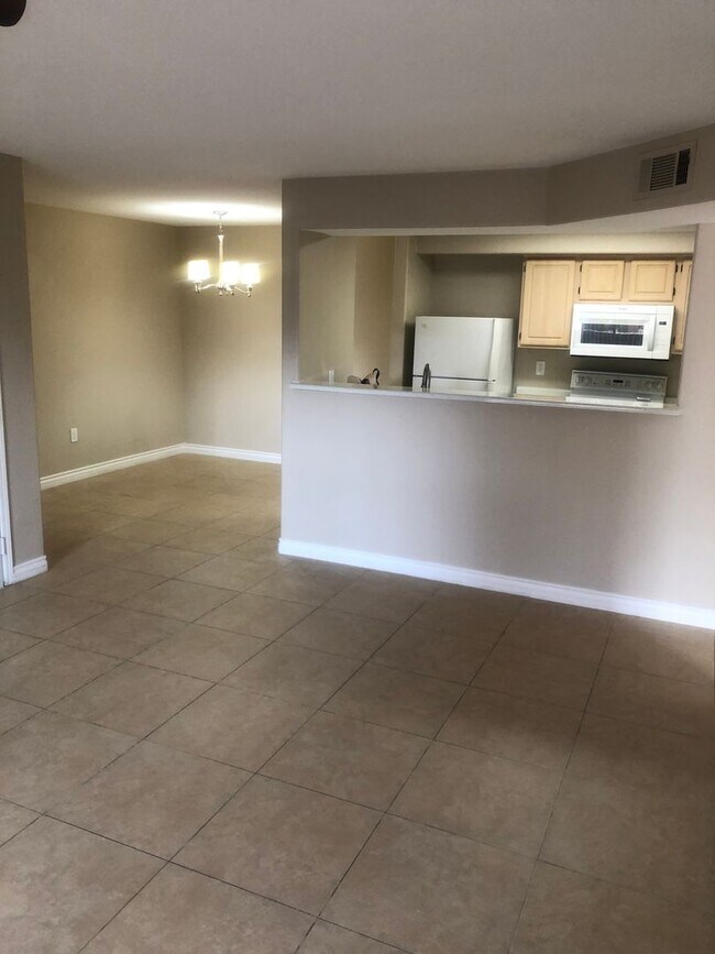 Building Photo - Silverado Ranch 1152