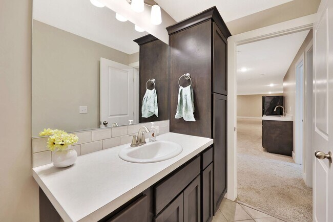 Building Photo - Living in Luxury