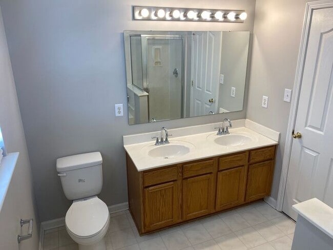 Building Photo - You can't miss this DEAL!