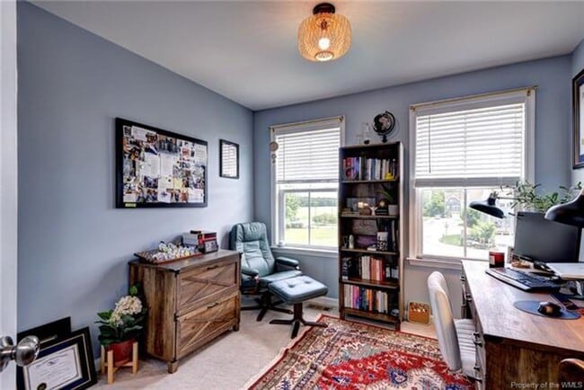 Building Photo - 3 Level Town home with 3 bedrooms and a bonus