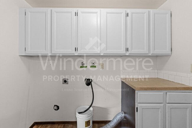 Building Photo - 3142 E 31st Ave