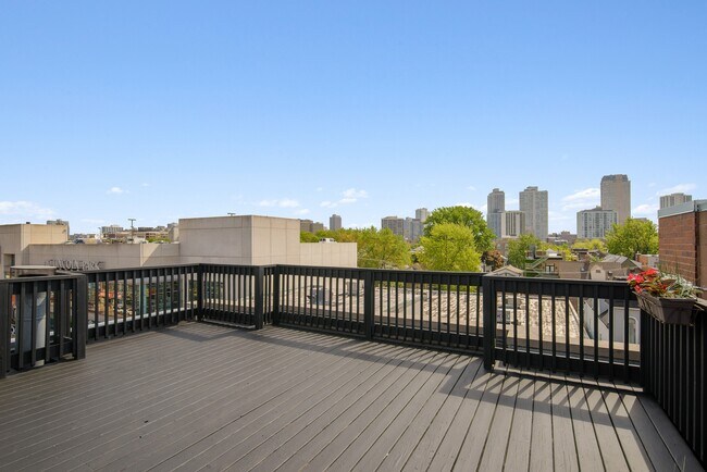 Building Photo - 2632 N Halsted St