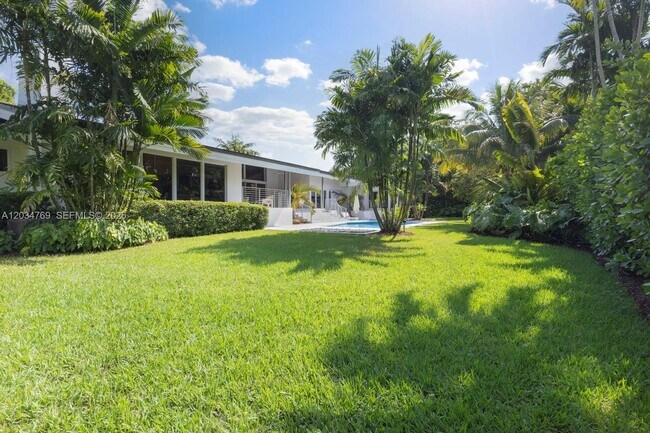 Building Photo - 5780 Las Palmas Dr