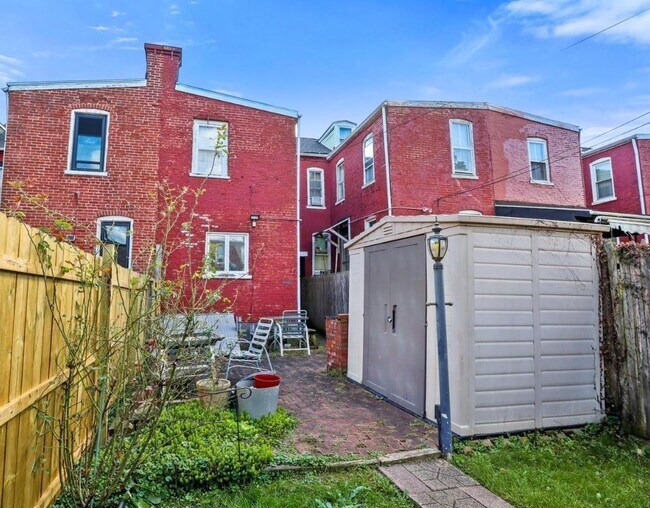 Building Photo - 627 4th St