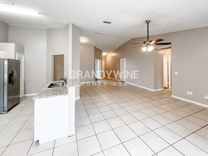 Building Photo - 8055 International Village Dr