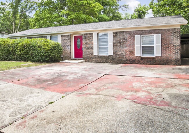 Primary Photo - 4 Bed Home Close to NAS Pensacola