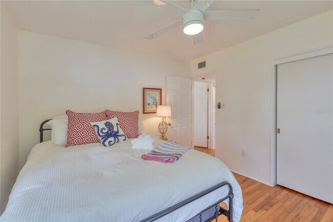Building Photo - 1800 Pass a Grille Way
