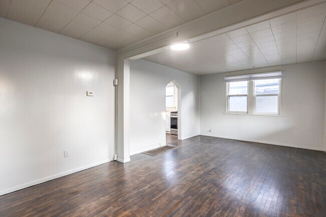 Building Photo - 1045 S Jefferson St
