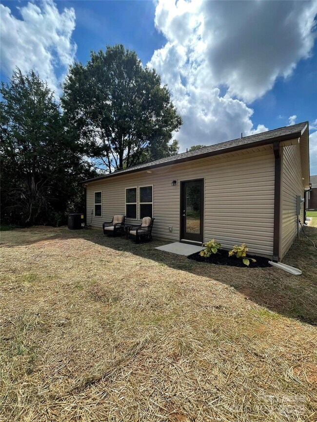 Building Photo - 2734 Kendrick Ave