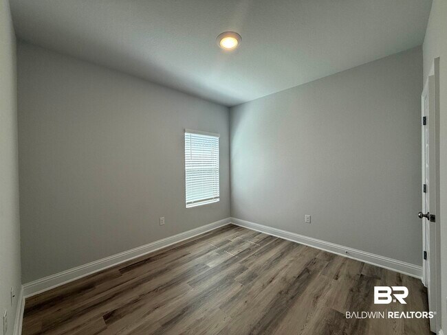 Building Photo - 429 Parkerman Ave