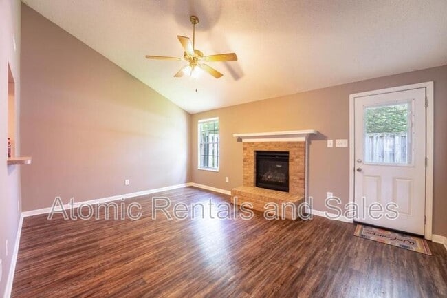 Building Photo - 322 Hawthorne Oaks Way