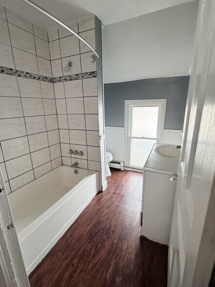 Building Photo - 158 Christiana St