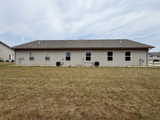 Building Photo - 624 McKay Way