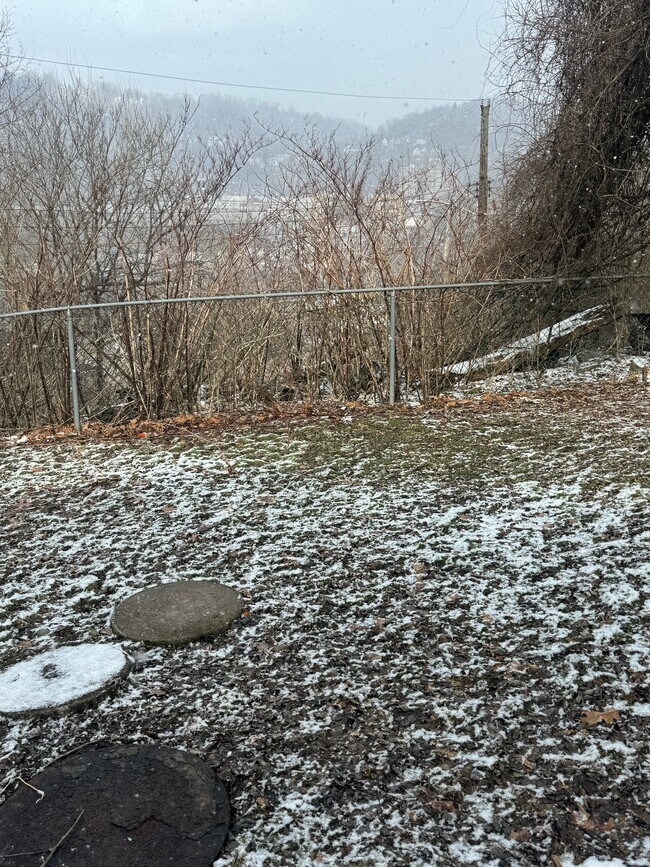 Building Photo - 595 Castle Ave