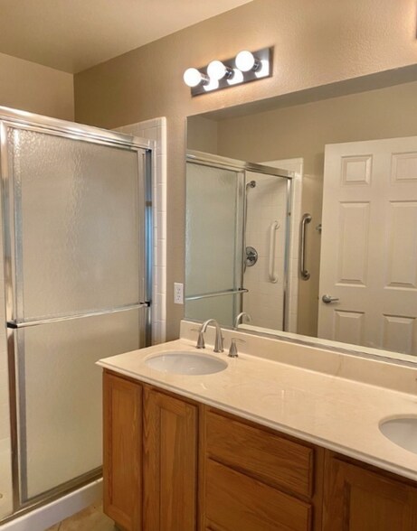 Building Photo - 5441 Cove Point Dr