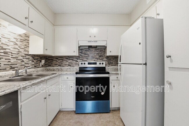 Building Photo - 6811 Trail Lake Dr
