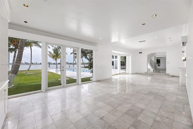 Building Photo - 610 Sabal Palm Rd