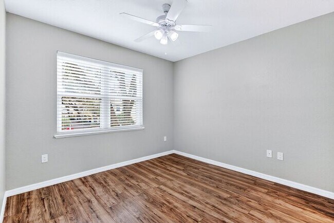 Building Photo - Immaculately updated 3/2.5 Three-Story Maitland Condo in Visconti!