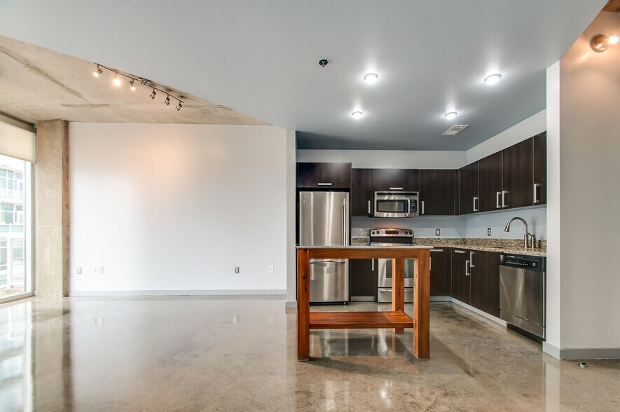 Kitchen - 600 12th Ave S