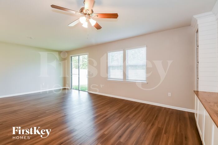 Building Photo - 205 Orient Dr