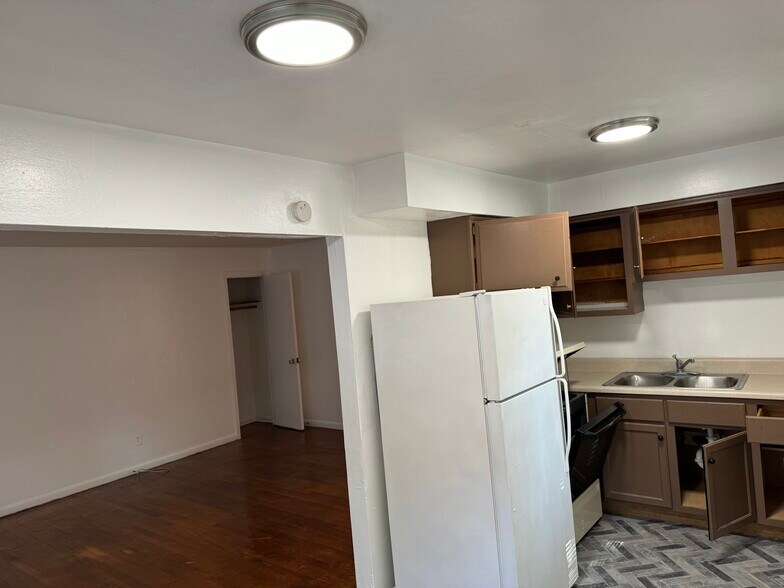 Building Photo - 1007 W 36th St