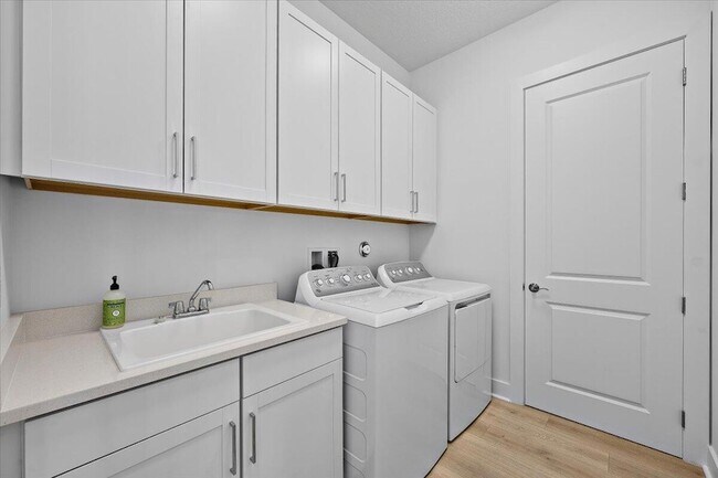 Building Photo - 13621 Le Christine Dr