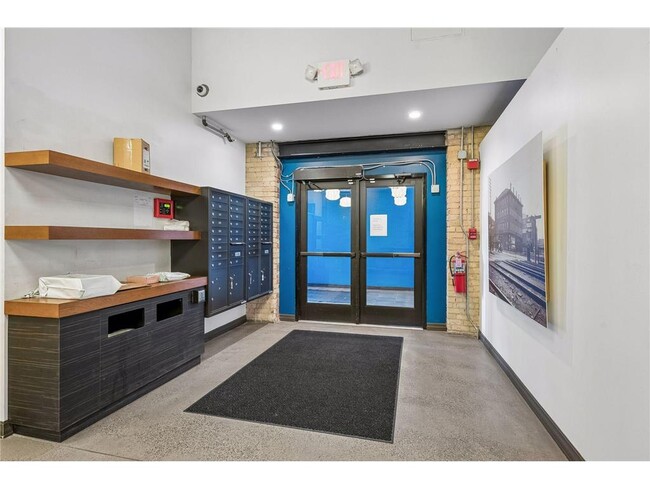 Building Photo - 607 Washington Ave S