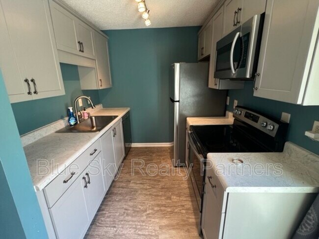 Building Photo - 2119 Silverbrook Dr