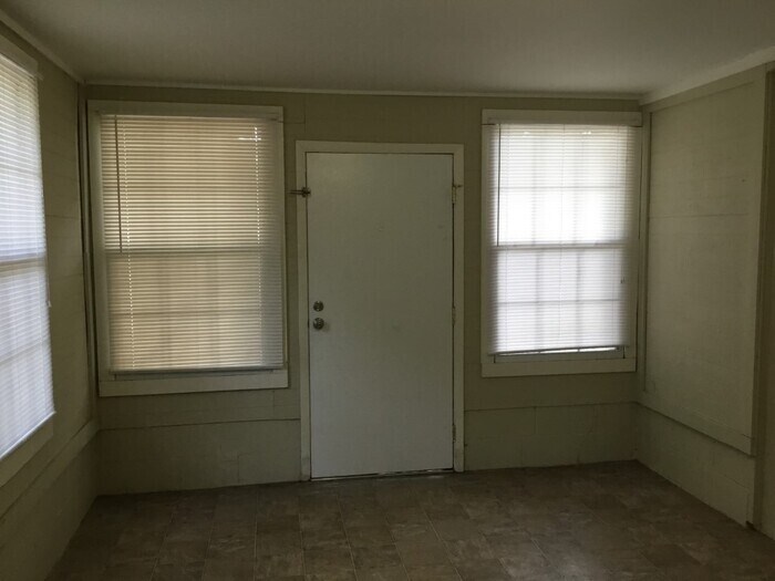 Building Photo - 1826 Sunrise Dr