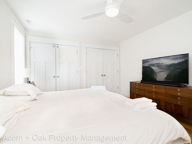 Building Photo - 3 br, 2.5 bath House - 910 Scout Dr