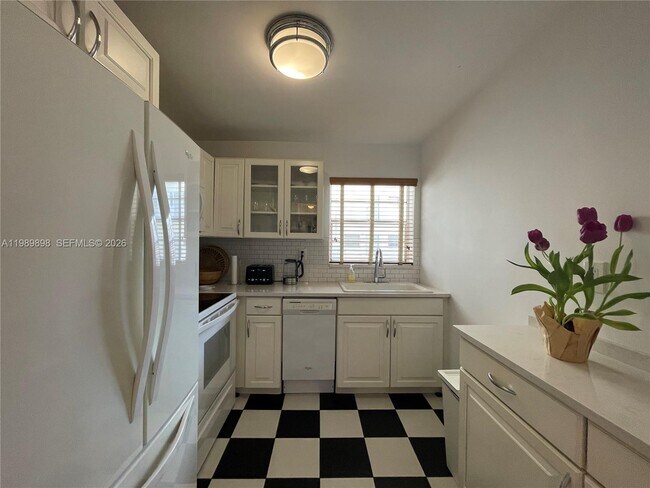 Building Photo - 221 Meridian Ave