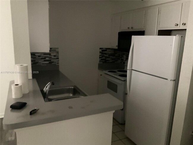 Building Photo - 2851 N Oakland Forest Dr