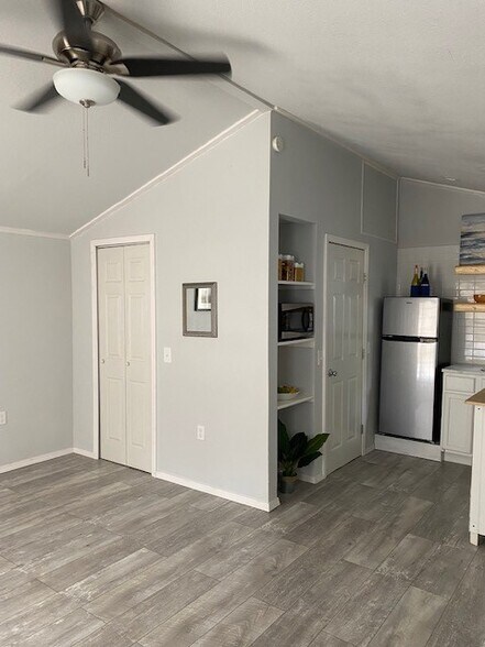 Closet - 145 W Dickson Ave