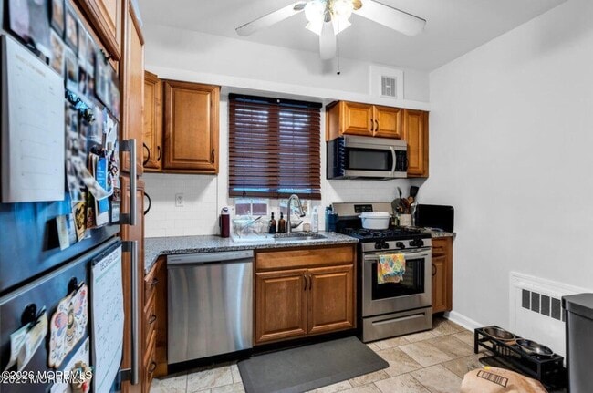 Building Photo - 1702 Grand Ave